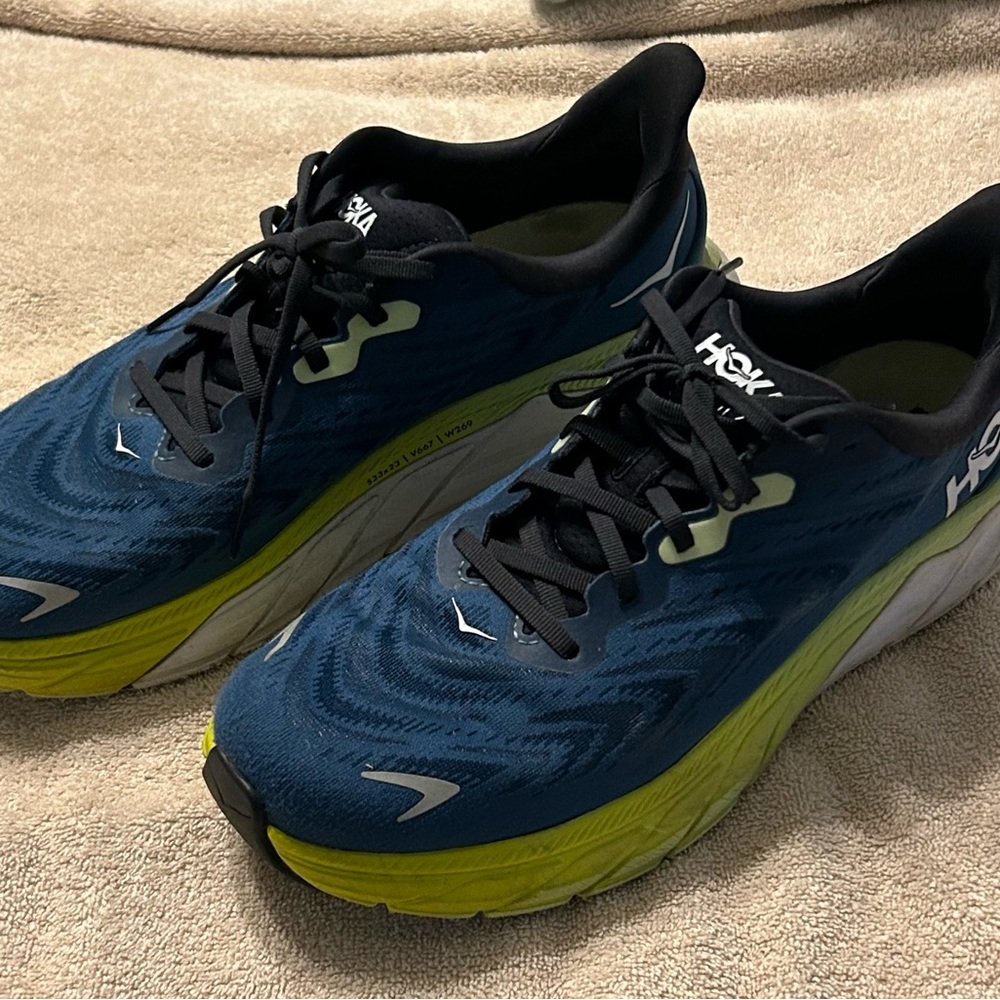 Hoka One Arahi 6 Mens’s Size 11 D ‘Graphite/Coral’Running Shoes 1123194-BGBCR